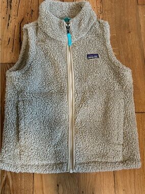 Patagonia Sherpa Fleece Vest in Beige with Turquoise Pull